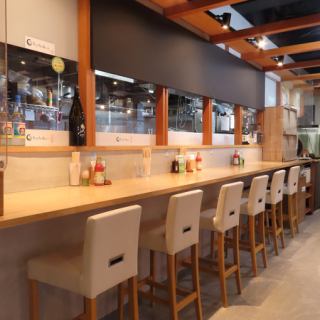 お一人様でもご利用いただきやすいカウンター席