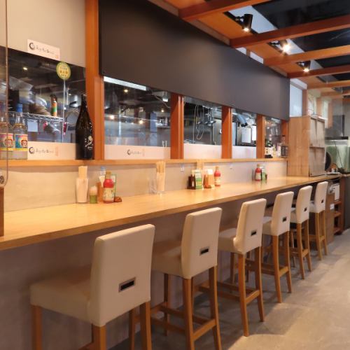 お一人様でもご利用いただきやすいカウンター席