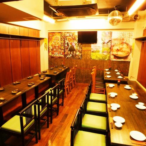 <p>新橋近辺のオフィスに大人気のわっつり貸切♪歓送迎会や新年会など部署単位の飲み会はもちろんのこと、各種２次会、4～5名様でのプチ飲み会など、様々なシーンでご利用いただいております。【大変人気スペースの為キャンセルはご遠慮下さいませ！！】（わっつり 新橋 飲み会 3時間 飲み放題 貸切 完全個室）</p>