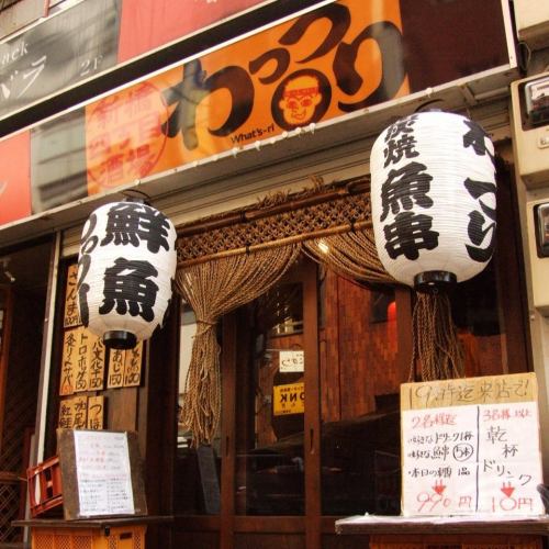 こちらが入口です。貸切は応相談。最大で30名までご利用が可能。平日は深夜4時まで営業中♪