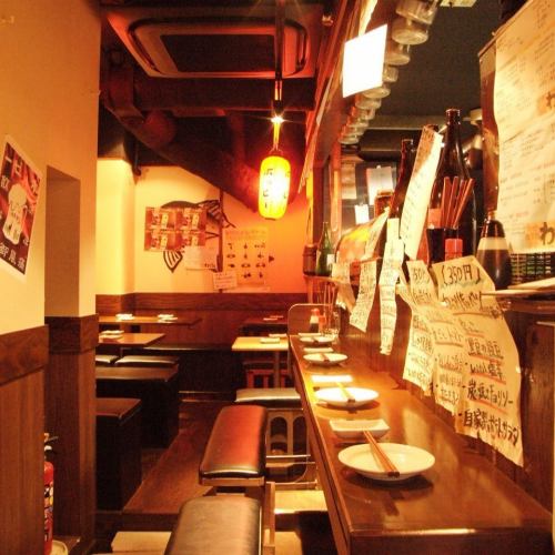 カウンターと奥のテーブル席で最大16名までのご利用が可能です。（新橋　飲み会　貸切　飲み放題　3時間　鍋）