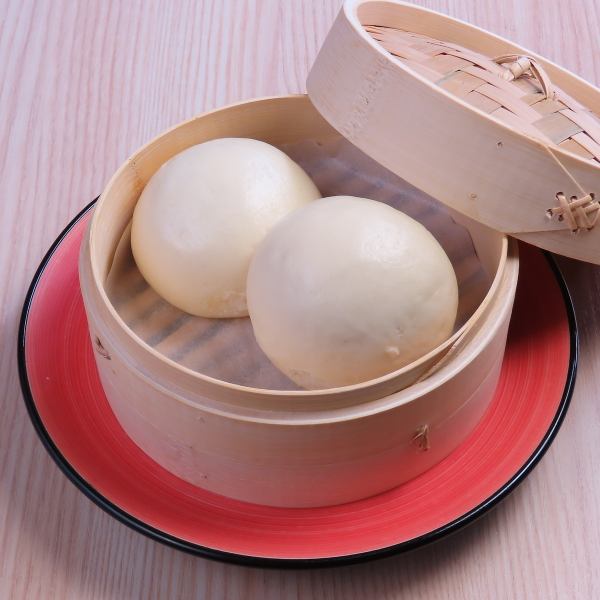 ふっくらアツアツ！特製の本格派【肉まん】を是非ご賞味ください！