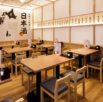 【当店一押しの干物料理の数々の】「とろさば」をはじめとした干物は、“紀州備長炭干し”で魚本来の旨味を凝縮させた自慢の逸品！47都道府県から選び抜いた日本酒はなんと50種類以上！人気の「3種飲み比べ」もお試しください！定食ランチ・仕事帰りの一杯・飲み会など、幅広いシーンでご利用ください！