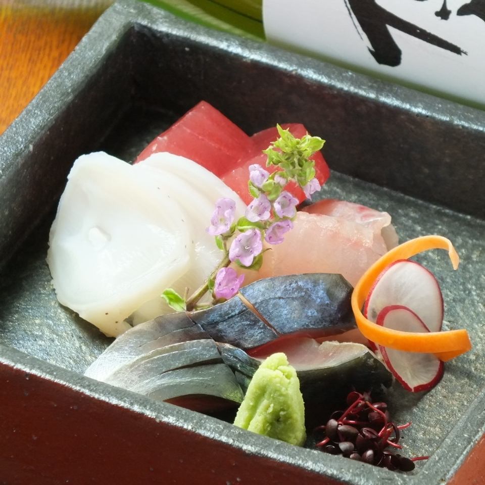 Season's sashimi is exquisite!