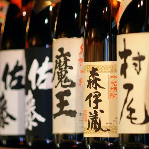 我们提供各种正宗的烧酒、清酒和梅酒。