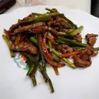 ラム肉ニンニク芽の黒コショウ炒め