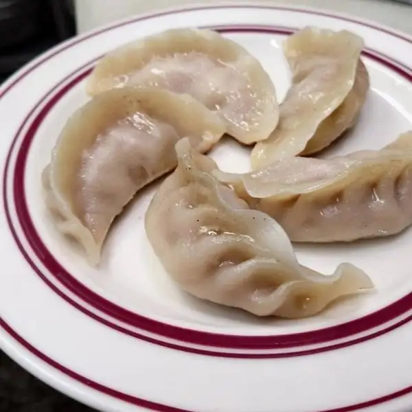 一番人気!肉汁たっぷり自家製上海肉餃子 680円(税込)