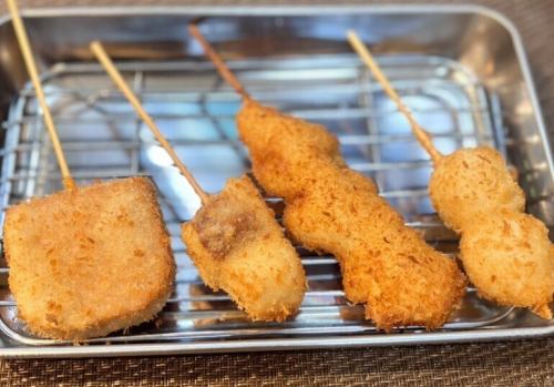 【炸串】超值優惠◎ 準備了4種酥脆的炸串。