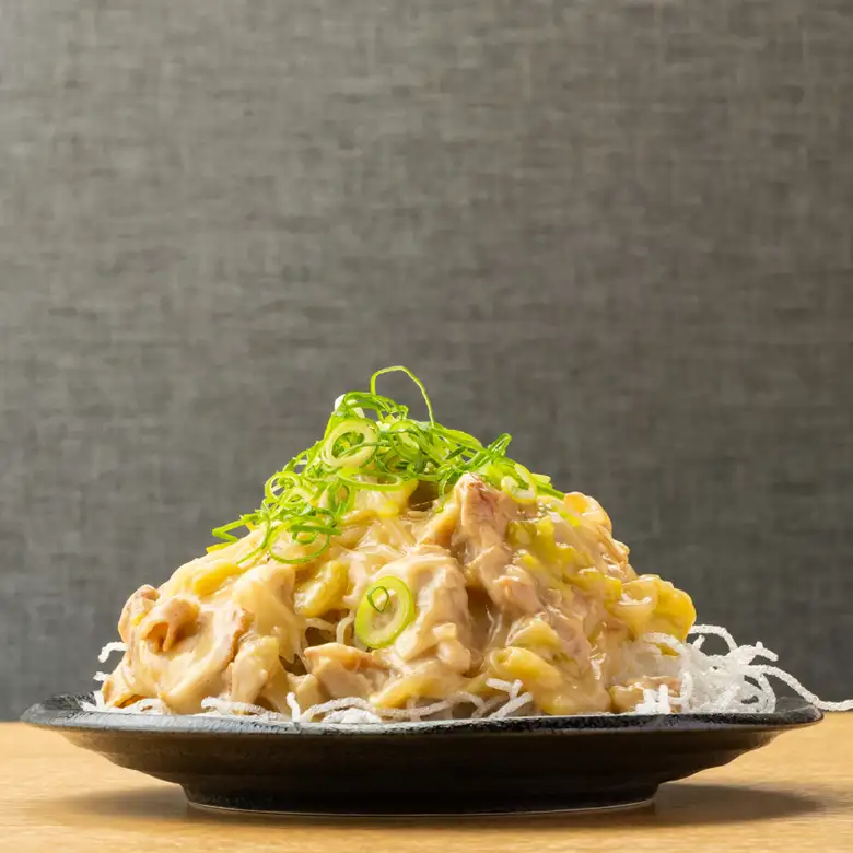 Mega-sized portion of fried vermicelli in a thick white broth sauce.