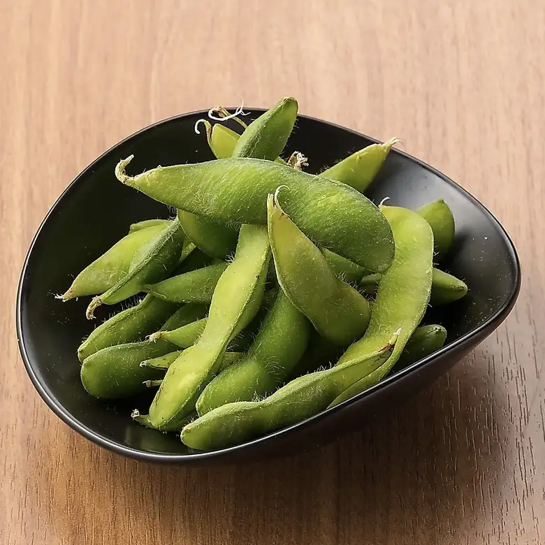 Salt-boiled green soybeans