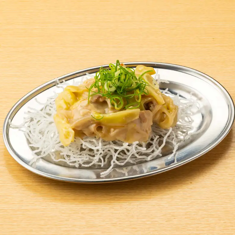 Deep-fried vermicelli noodles in a thick, white broth sauce.
