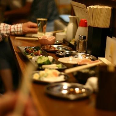 1名様でご利用頂ける常連さんにも大人気のカウンター席ございます♪サク飲みや、カップルご夫婦でのお食事にも！ぜひご利用下さい♪