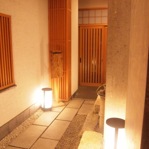 Go through the goodwill near Ryokan Kokoro and go to the back, you will reach the shop of calm atmosphere.