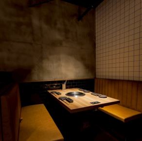 ４名様専用ソファーテーブル【高槻/高槻市/焼肉/高槻駅/高槻駅/食べ飲み放題/高槻市駅/高槻市駅居酒屋/ランチ/高槻 焼肉/食べ放題/牛角/あたぼうや/女子会/送別会/歓迎会】