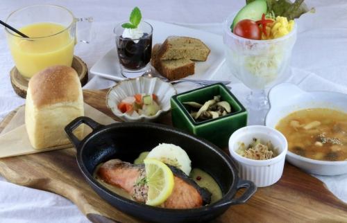 Scandinavian plate lunch Oven-baked salmon