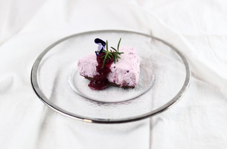 lingonberry ice cake