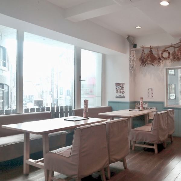 The interior of the store has a Scandinavian style interior.On the 2nd floor, there are 3 sofa seats and 2 table seats.