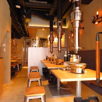 Tables for small groups are also available ♪ Please use when you want to enjoy a time for two people or when you want to drink comfortably.