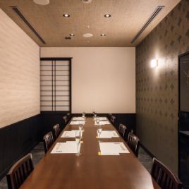 [Fully private room] We have one private room that seats 10 people.