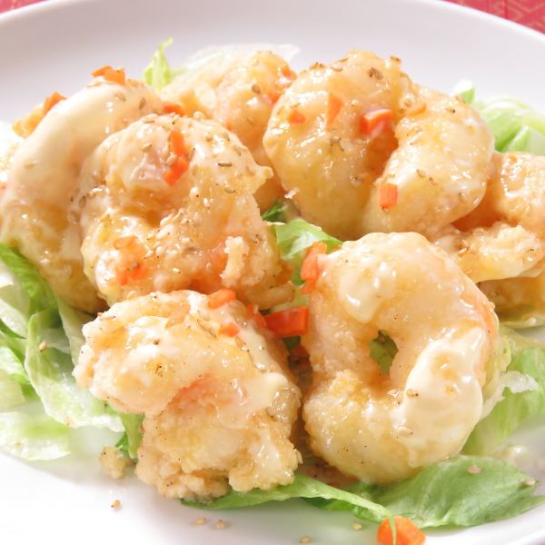 おつまみから定食、本格中華まで種類豊富にご用意♪ぷりぷりの大正エビをつかったエビマヨが絶品◎