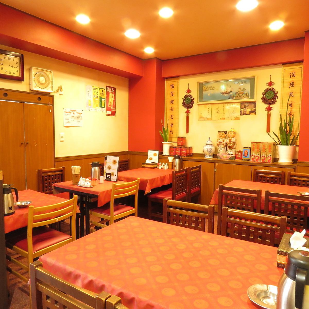 木の温もりが心地よい店内です♪