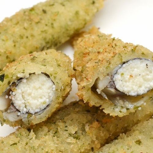 Fried shishamo with roe (with green seaweed)