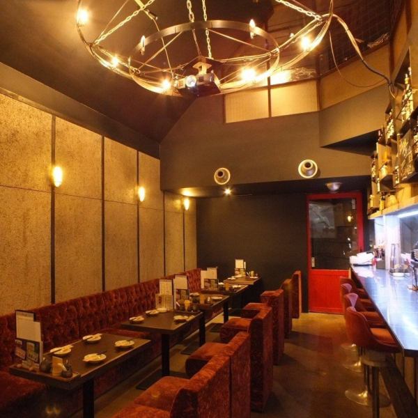横滨的“钏六”是一家隐藏的餐厅★享受我们的招牌炭烤串和精致的菜肴，佐以清酒或啤酒。