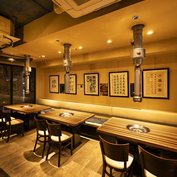 温かみのある照明が灯る店内には、ゆったりと配置されたテーブル席をご用意。ご友人とのランチやご家族でのディナーなど、様々なシーンに幅広く対応可能です♪清潔感のある空間で、周りを気にせずリラックスしながら自慢の焼肉や韓国料理を囲めます。親しい仲間との楽しいひとときを、ぜひ当店でお過ごしください◎