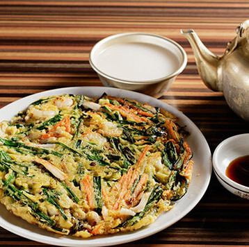 【外はパリパリ中はモチモチ】カボチャの粉が隠し味！こだわり抜いた食感の「海鮮チヂミ」