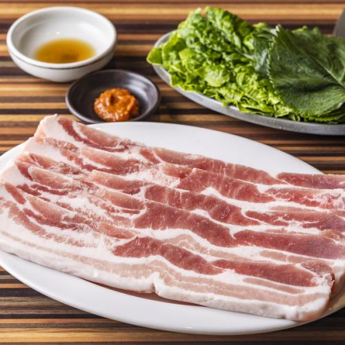 【お肉の旨みが溢れ出す】厳選された上質なお肉を使用！お客様からの支持も厚い「サムギョプサル」