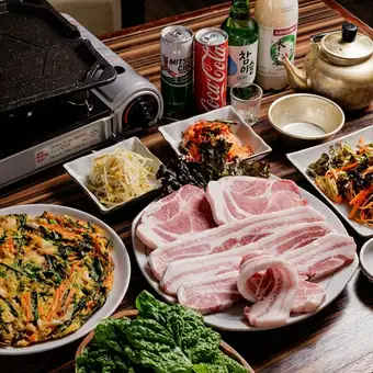 【女子会◆食べ放題】厚切りサムギョプサルや肩ロース、人気のチヂミも好きなだけ楽しめる!