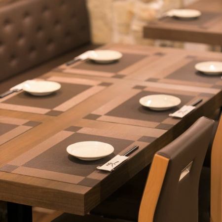 【在商店寧靜的地方用餐|餐桌座位】有一個適合小團體使用的桌椅。所有12個項目被推薦用於各種宴會1，880日元〜！我們提供所有13項目2，680日元，如果它是一個吃所有你可以吃的課程。您可以在一個擁有時尚內飾的寧靜地方輕鬆享用美食。