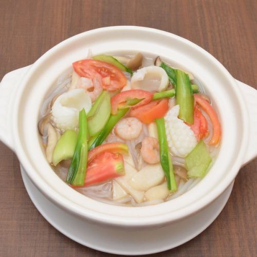 人氣絕品！海鮮米粉煲！在池袋可以輕鬆享用中華美食的餐廳。當您來到商店時，請享受它。