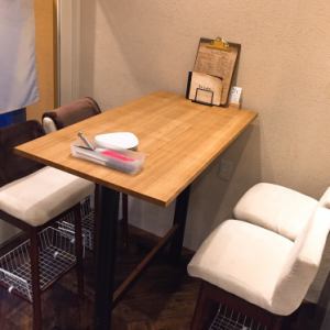 [1st floor] High chair is put together [4 people table seat (photograph)] 2 corners of bench seat [4 people table seat] are available ♪ Dating, women's association, also for company return home! A warm atmosphere with a great atmosphere! It is a shop that you can enjoy casually ♪