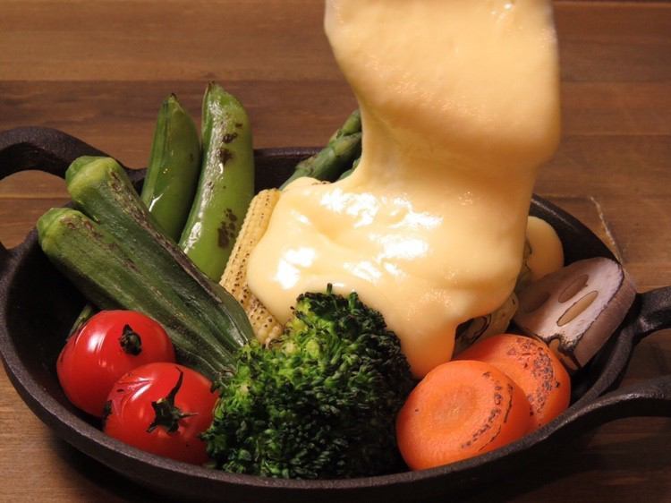 [为奶酪爱好者推荐的店铺♪] 2人蔬菜和奶酪2000日元，3500日元（不含税）套餐◎