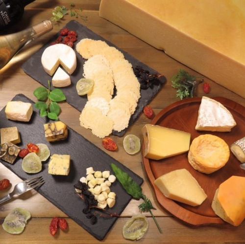 A wide variety of cheeses that change with the seasons !!