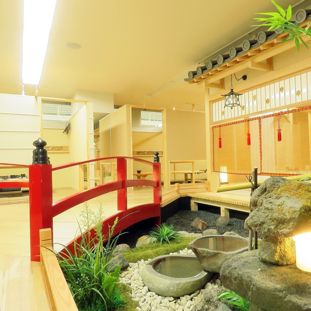 庭園や橋など和テイストな店内は全席完全個室。コースや席だけのご予約も大歓迎♪