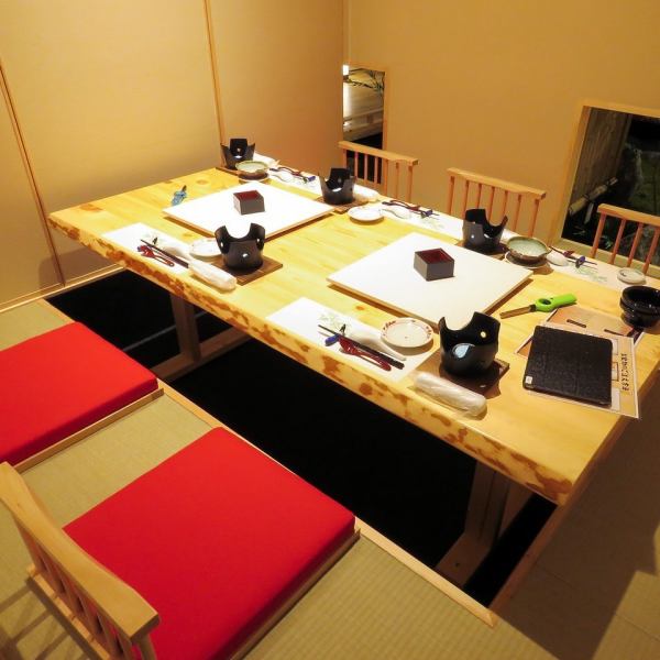 ゆったり落ち着ける完全個室。一部屋ずつ違った雰囲気を愉しめます！隠し部屋のVIPルームも…