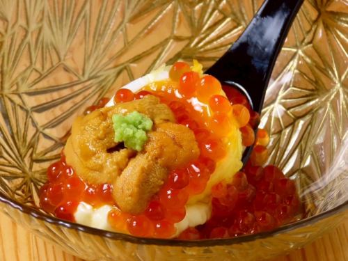 Soft-boiled egg tempura topped with sea urchin and salmon roe