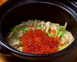 Maitake mushroom and salmon roe rice in a clay pot