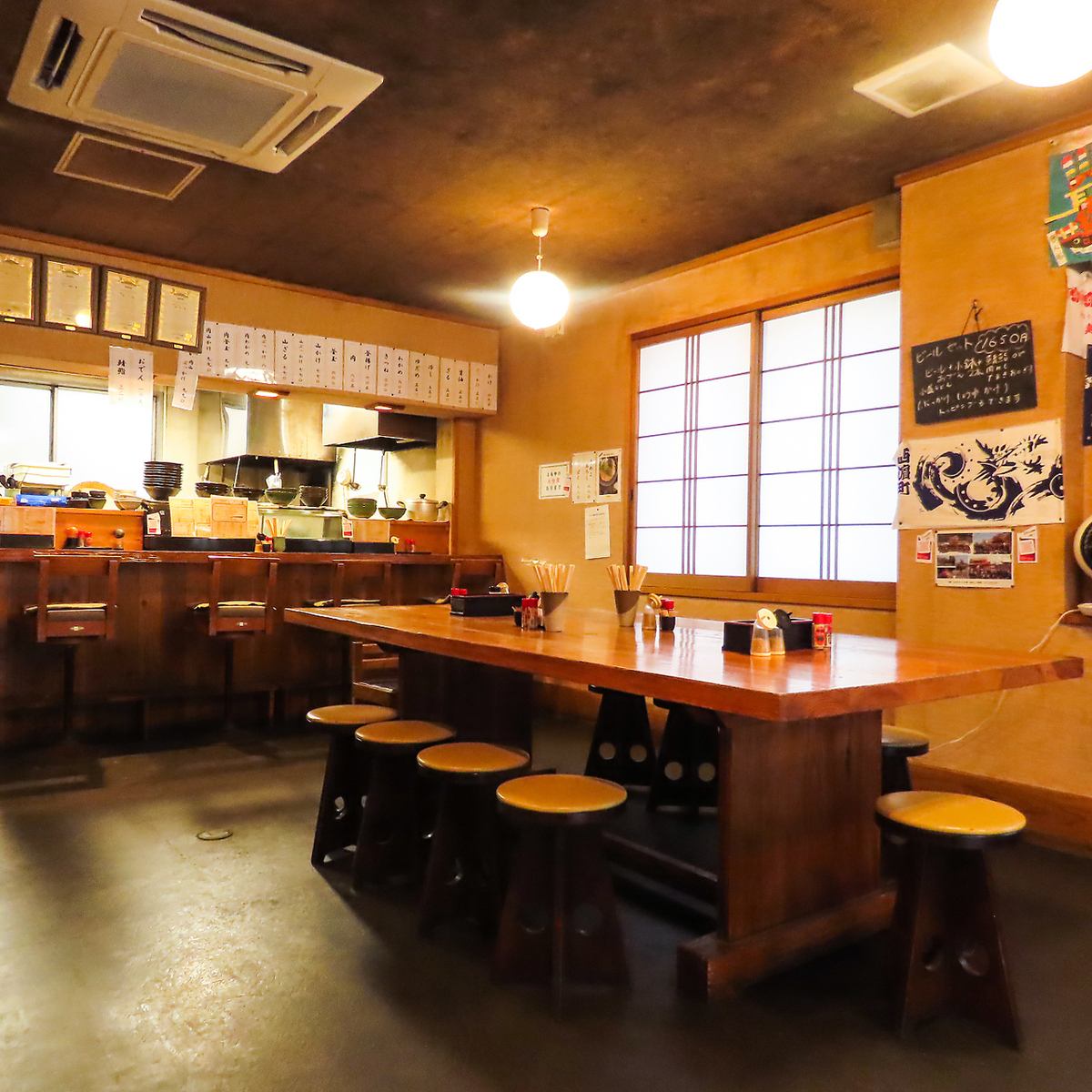 賑町に佇む、串揚げ・串焼きが楽しめる居酒屋。