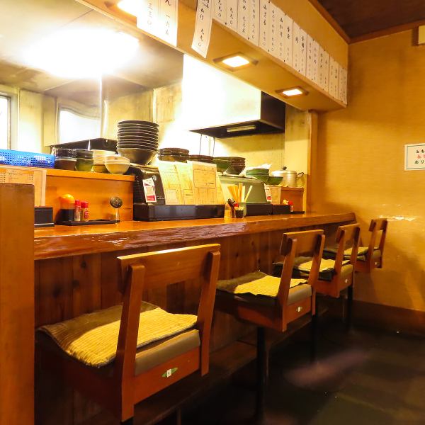 【お1人様のご利用も大歓迎】お一人様でもカウンターでもお気軽にお食事をお楽しみいただけます♪お仕事帰りのおひとり様やデートなどにもピッタリです◎お酒の種類も豊富にご用意しておりますので、お気軽にお立ち寄りください！ご来店お待ちしておりますよ！