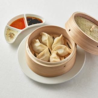 Steamed dumplings with black pork and Chinese cabbage