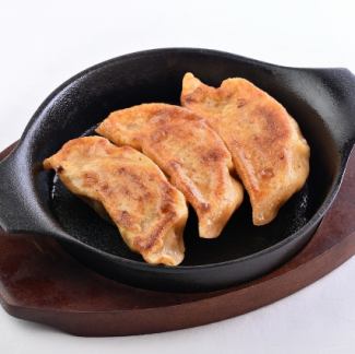 黒豚と白菜のジャンボ焼き餃子3個