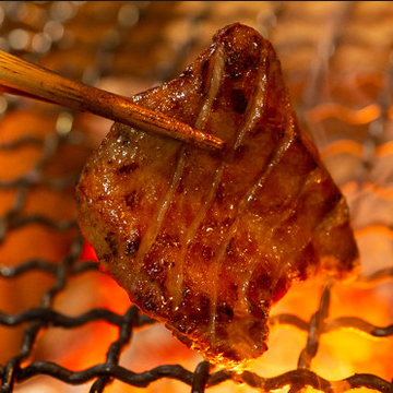 川崎で楽しむ、肉質軟らか・旨み溢れる『熟成牛タン』