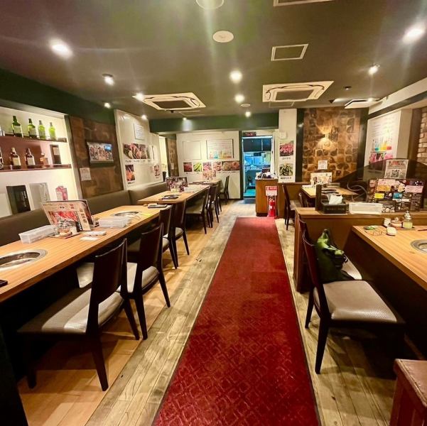 [Suitable for 2 to 16 people] We do not have a counter, so you can relax at a table.We also have sofa seats that can accommodate 2 to 10 people.We can accommodate a variety of parties, from small parties to large company parties.Ikebukuro/Yakiniku/East exit/All-you-can-eat/All-you-can-drink/Kuroge Wagyu beef/Welcome and farewell party/All-you-can-eat and drink/Date