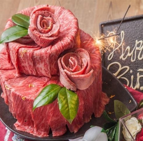 お誕生日や記念日などお祝いに『肉ケーキ』はいかがでしょうか♪