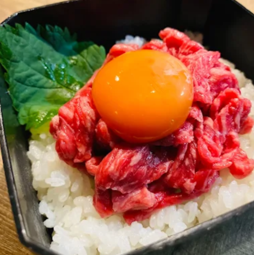 生ユッケ丼