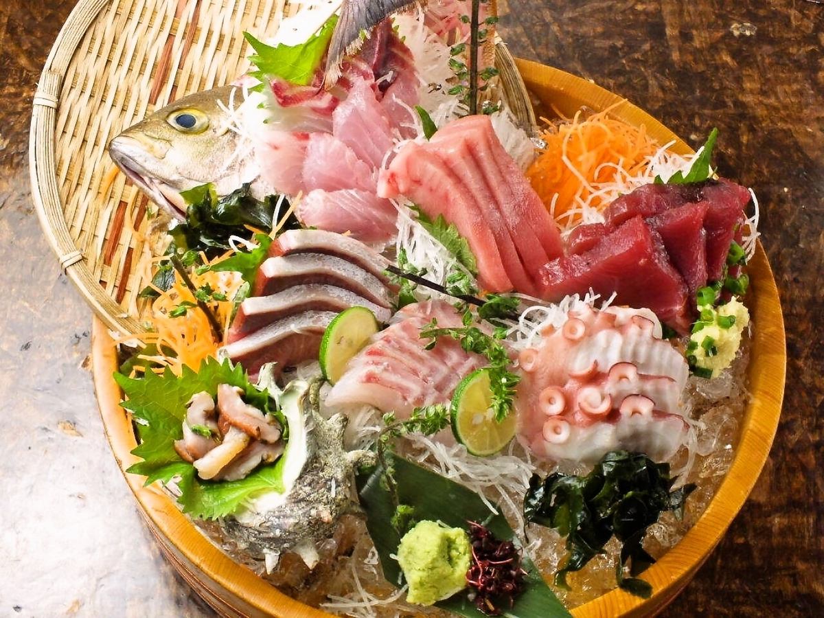 Our proud fresh fish is delivered directly every day! Seafood from Funabashi Port and Komatsuna from Nishi-Funabashi