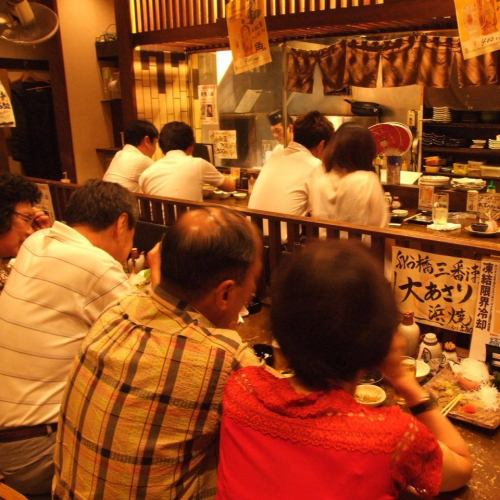【1st Floor】 Table Seating on the first floor showing bustling every day from small people ◎